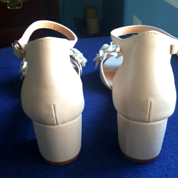 Ivory Rosette Wedding Heels Sz 6 - Picture 3 of 5